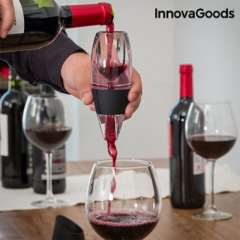 Wine decanter with filter and drip-free base