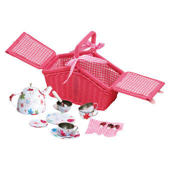 Picnic basket with dishes
